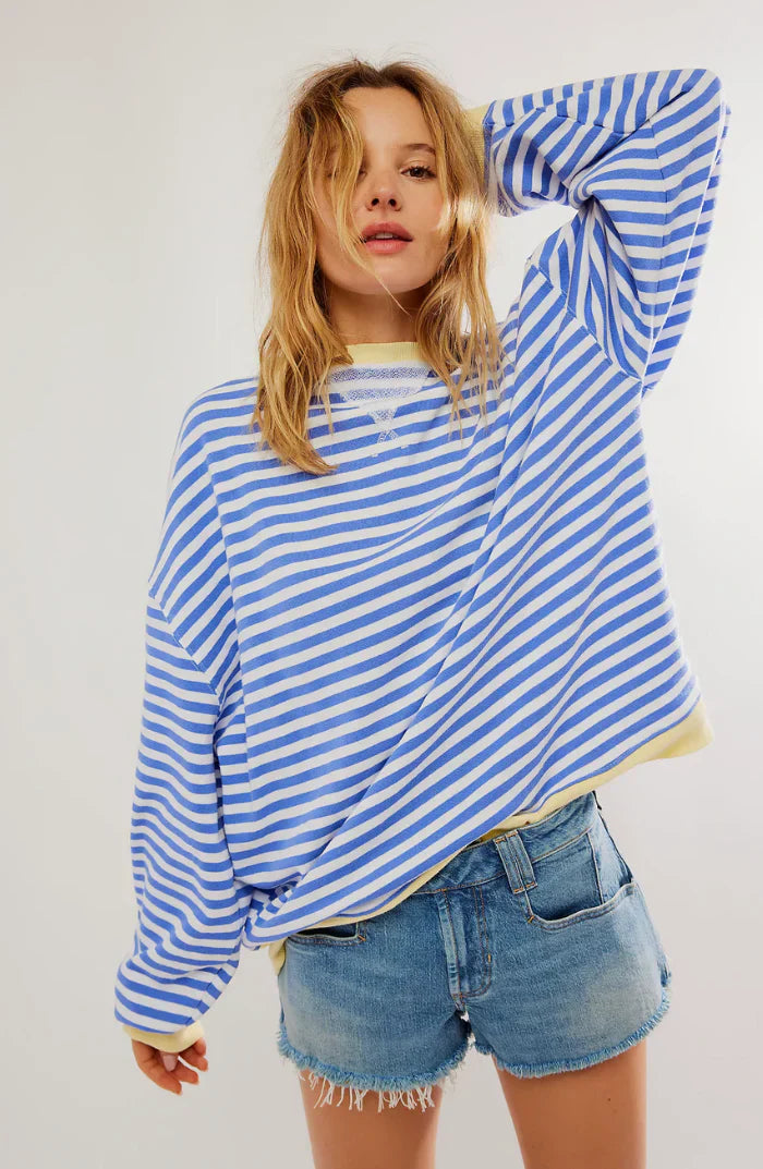 Mila Sweat Oversize – Udobna majica s klasičnim prugama i kontrastnim detaljima