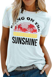 T-shirt Luna Mulher – Top Casual com Estampa de Sol e Arco-íris