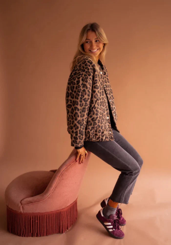 Valeria Jachetă damă – Jachetă elegantă cu imprimeu leopard și croială confortabilă