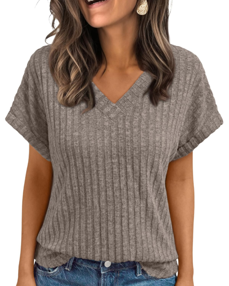 Orla Top Femme – Elegant V-halsbluse med korte ærmer, afslappet og chic løs pasform