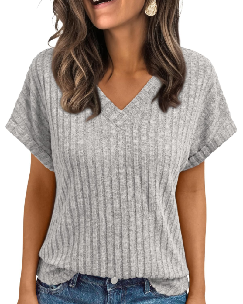 Orla Top Femme – Elegant V-halsbluse med korte ærmer, afslappet og chic løs pasform