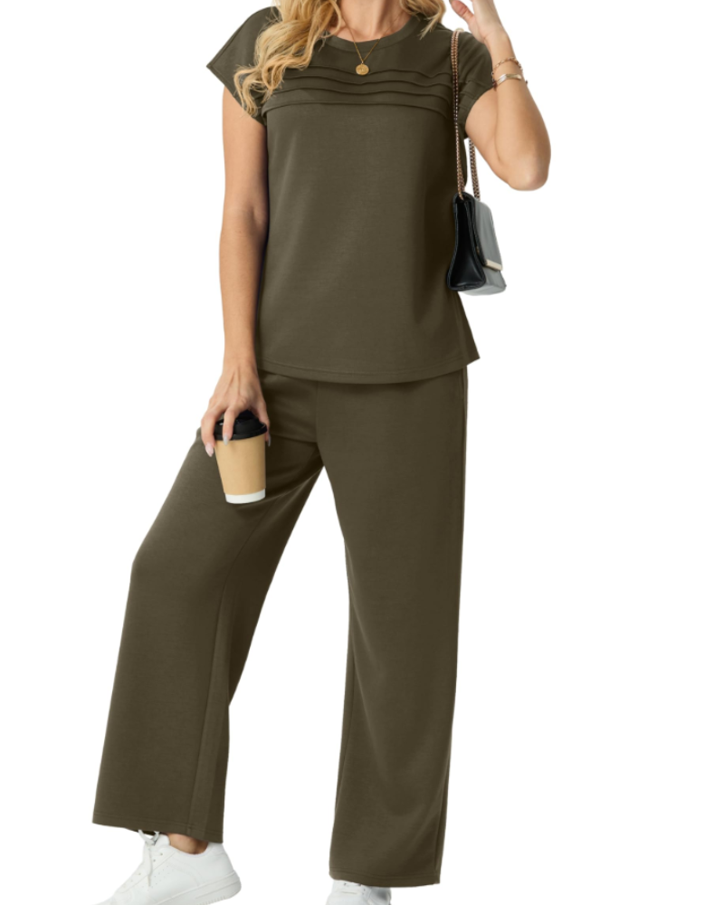 Harper Ensemble Femme Voyage – Plisowany top i szerokie spodnie