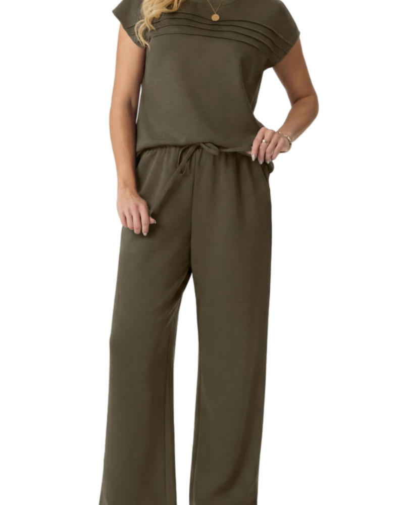 Harper Ensemble Femme Voyage – Plisowany top i szerokie spodnie