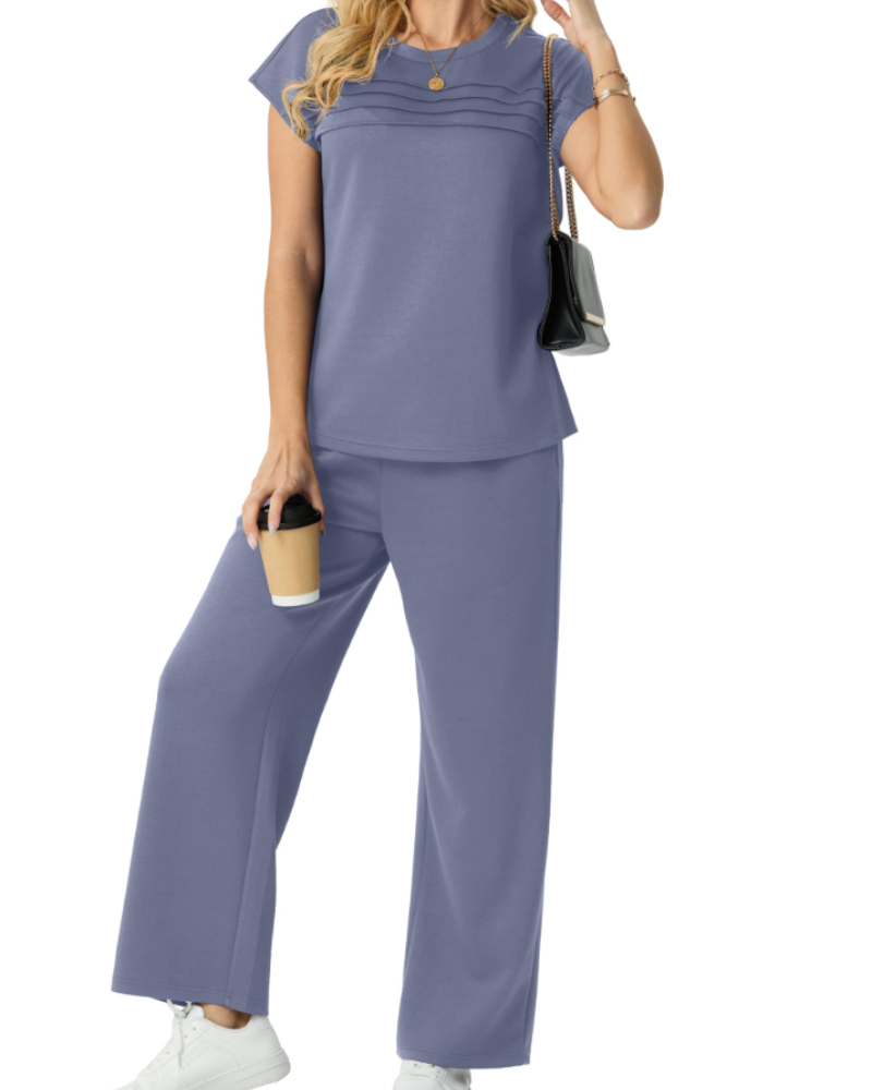 Harper Ensemble Femme Voyage – Plisowany top i szerokie spodnie