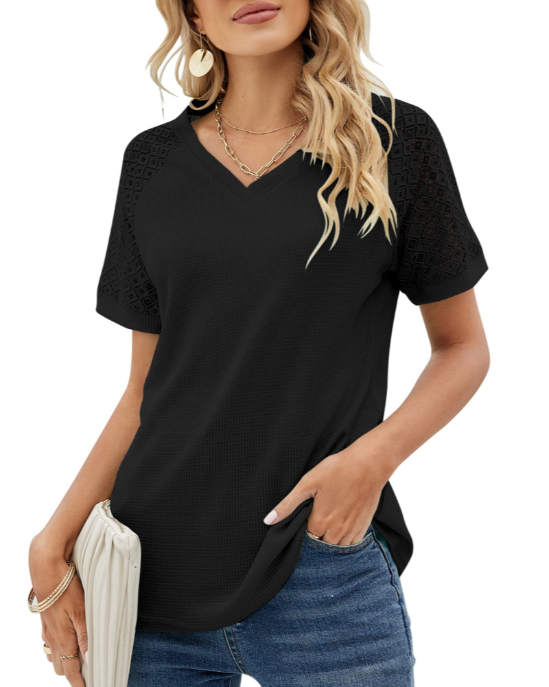 T-shirt de renda para mulher – gola redonda, mangas curtas, corte amplo e elegante