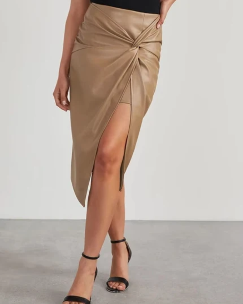 Seraphine Midi-Rock für Damen – Veganer Lederrock mit hohem Bund, drapiert, asymmetrischer Schnitt