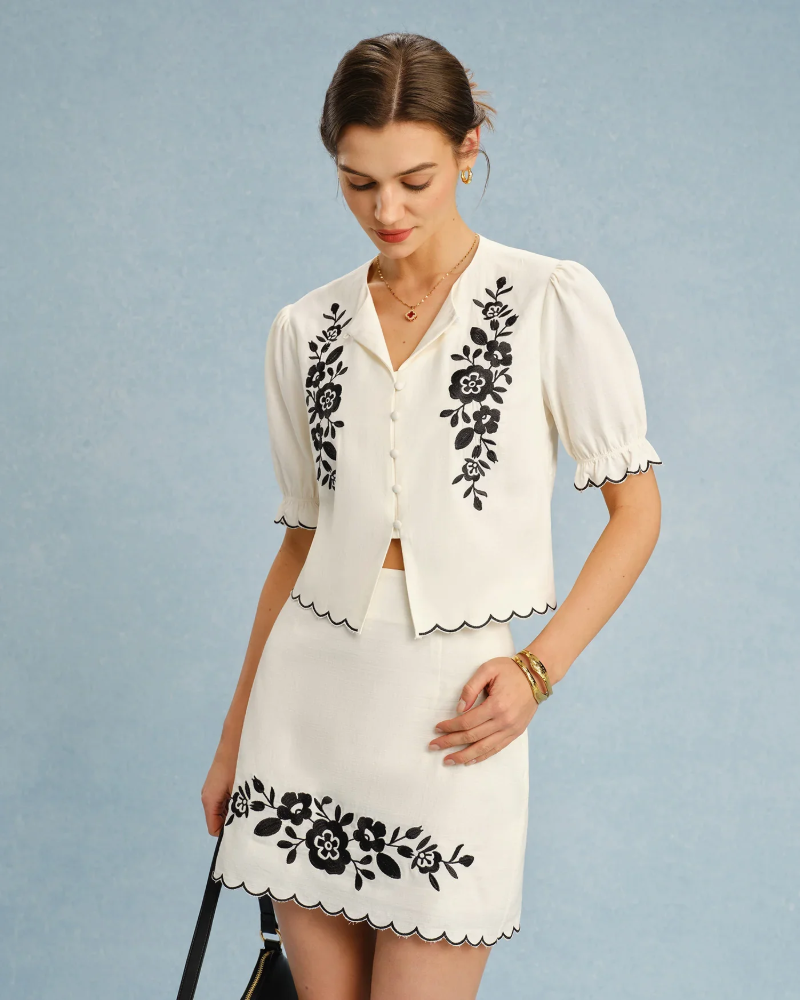 Blusa Coraline Donna – Camicetta Beige Ricamata con Maniche a Sbuffo e Dettagli a Contrasto Elegante