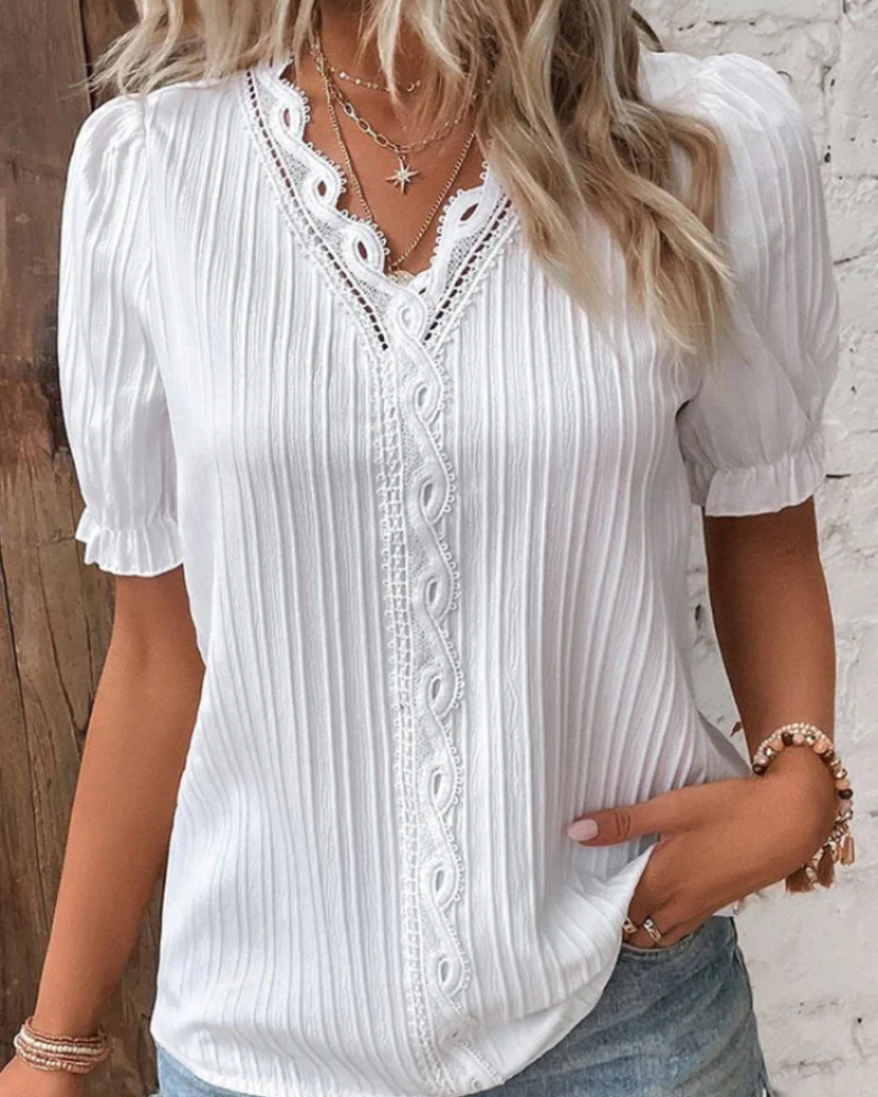 Blair Damenbluse – Elegante Bluse mit Spitzen-Details und fließendem Schnitt
