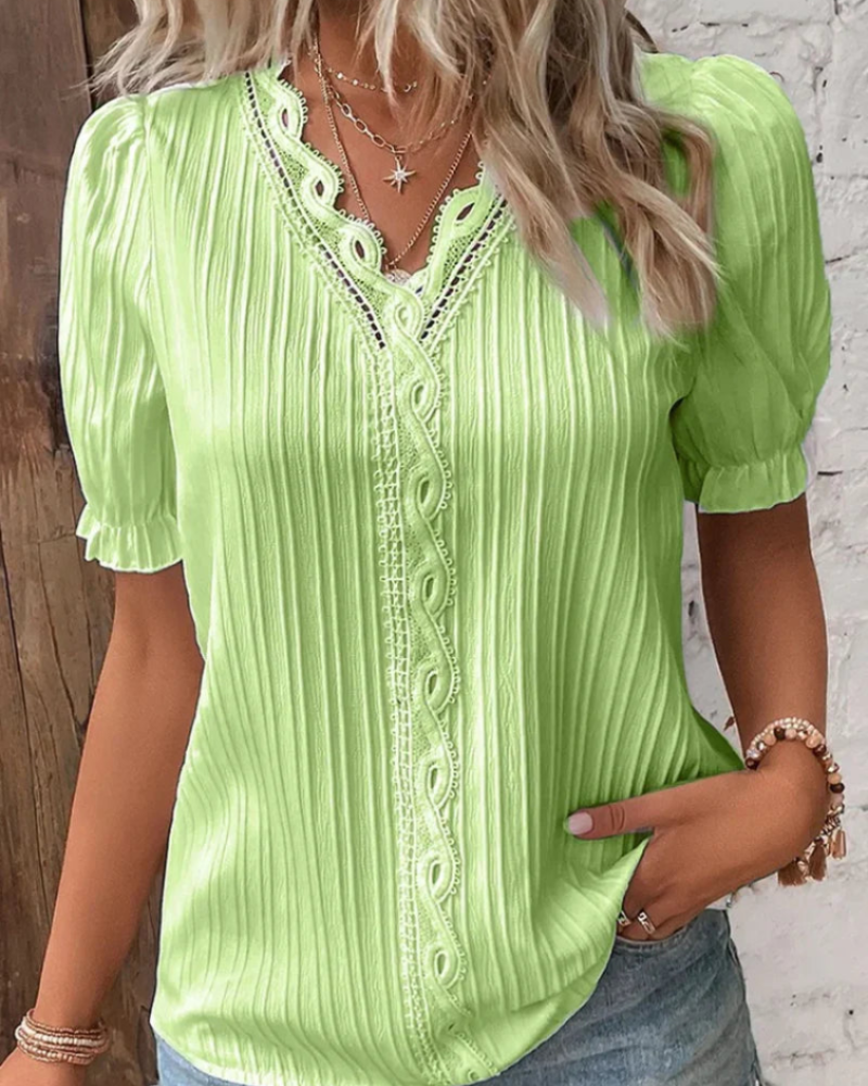 Blair Damenbluse – Elegante Bluse mit Spitzen-Details und fließendem Schnitt