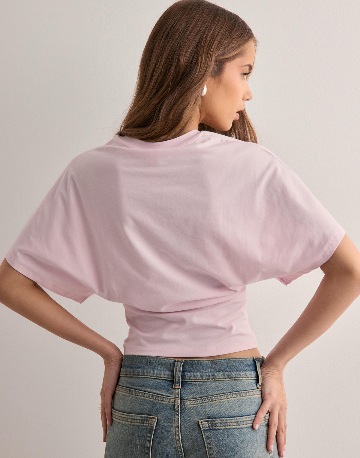 T-shirt Elegante per maglietta da donna Isabelle con maniche svasate e taglio aderente