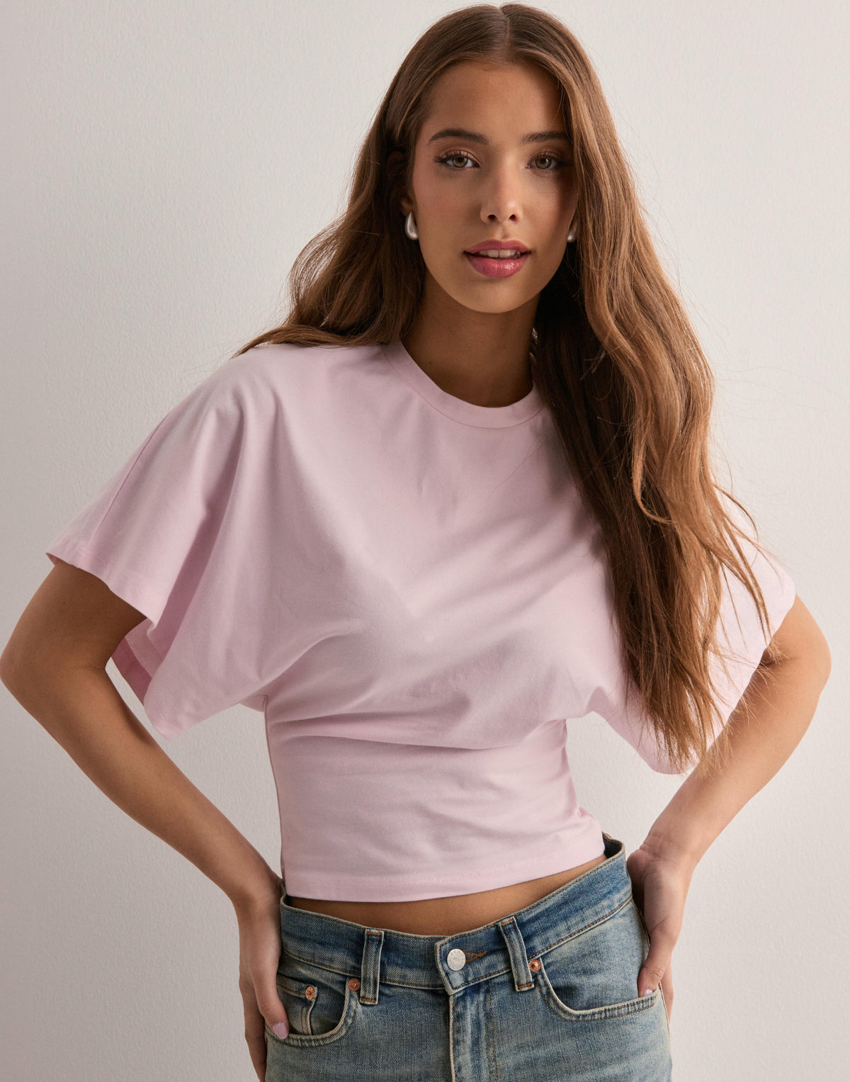 T-shirt Elegante per maglietta da donna Isabelle con maniche svasate e taglio aderente